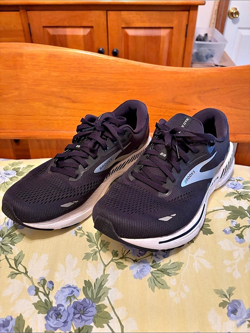 Brooks Adrenaline GTS 23 Men's Athletic Shoes US 9.5 2E